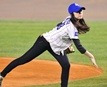 '피겨퀸' 김연아 시구폼도 역시!