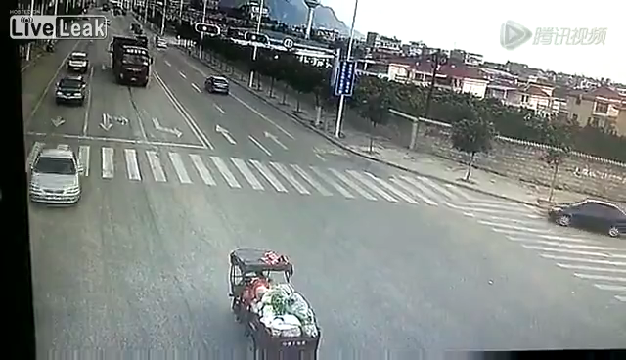 충돌 직전에 탈출한 운전자