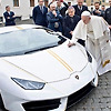 교황에 기증 된 "람보르기니 우라칸" 특별 모델. 어떻게 할까?