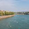 스위스에서는, 강을 헤엄쳐 통근하는 사람들이 있다?