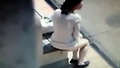 화장실이 너무 급했던 여자