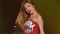 히트곡 부르는 현아 라이브 무대