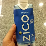요즘 핫하다는 ZiCO 코코넛 워터를 마셔봤습니다.
