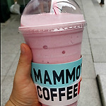 매머드/맘모스커피(MMTH COFFEE) 퍼시픽타워점에서 딸기요거트 마시기