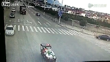 충돌 직전에 탈출한 운전자