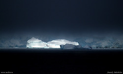 러시아 사진작가이자 다이버인 아나톨리 벨로스친(Anatoly Beloshchin)이 찍은 남극의 풍경