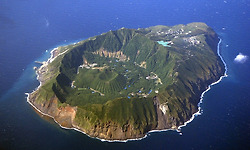 활화산 섬인데도 사람이 살고 있는 일본의 아오가시마
