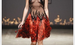섹시하고, 화끈하고, 파괴적이라는 2012 파리 패션위크의 옷들을 보니...