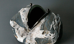 돌을 조각하여 지갑을 만들다니 - 이토 히로토시(伊藤博敏, Ito Hirotoshi)의 멋진 돌 조각품