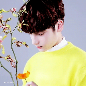 190120 HUENINGKAI rec. 휴닝카이 GIF