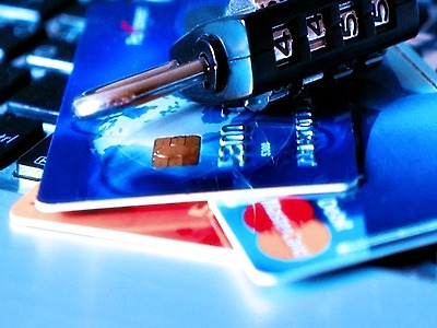 신용카드 및 체크카드 뒷면 서명은 필수