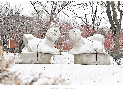 올림픽공원 조각작품 대화.열림.빛의진로에 찾아온 하얀겨울~