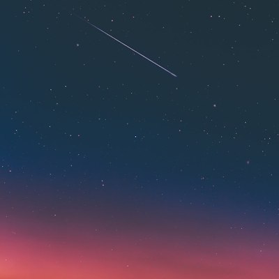 밤하늘의 별똥별 사진