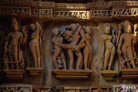 [인디아] 칸디라야 마하데브 사원(Kandariya Mahadev Mandir)의 미투나