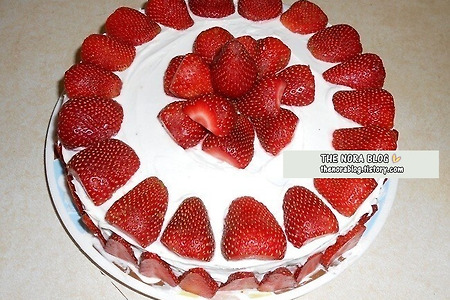 [추억 포스팅] 아이들이 만든 딸기 케이크 No.1