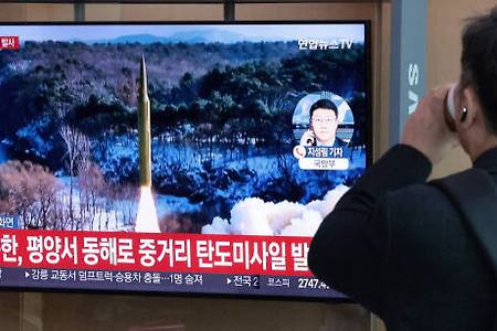 북한"신형 중장거리 극초음속미사일 시험발사 성공"에 대한 사설