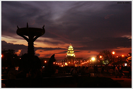 [캄보디아] 프놈펜의 공원과 밤의 모습