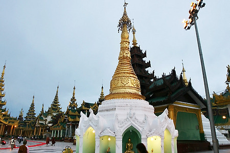 [미얀마여행] 쉐다곤 파고다, 미얀마의 상징과 같은 곳 - 양곤