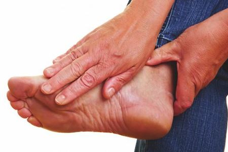 발뒤꿈치 통증, 족저근막염 원인과 치료
