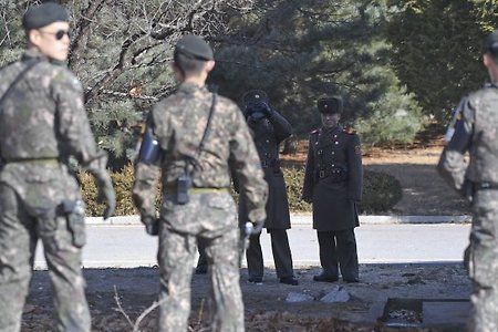 북한군 걸어서 귀순… 남북 GP 철수완료 후 첫 사례