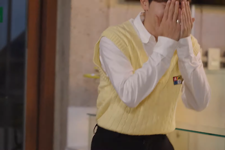 아이돌 부OO, 파우치 소개 영상 하나로 광고 3개 따내다!