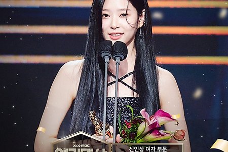 221230 김민주 MBC 연기대상에서 신인상 수상!