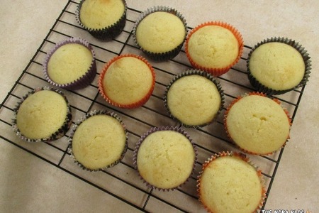 둘째가 만든 레몬 컵케이크 Lemon Cupcakes. 은은한 레몬향이 넘 좋아~