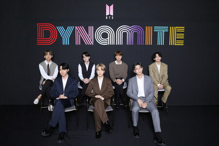 BTS - Dynamite (다이너마이트) (가사 / 한글 발음)