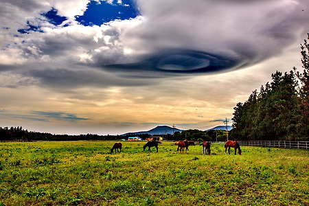 馬와 렌즈구름