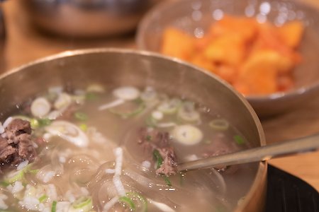 국회의사당역 맛집 서울탕반 : 고소한 국물이 좋은 국밥.