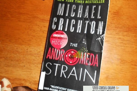 "The Andromeda Strain" by Michael Crichton 마이클 크라이튼