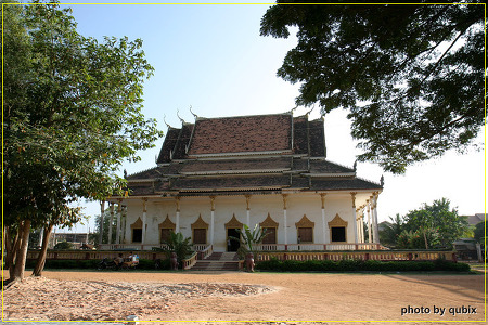 왓트마이 사원, 캄보디아의 비극적인 과거를 경험하다