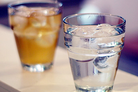 식사 전 2컵의 물, 다이어트 효과가 있다고?