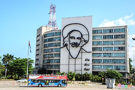 [쿠바] 혁명광장과 투어버스