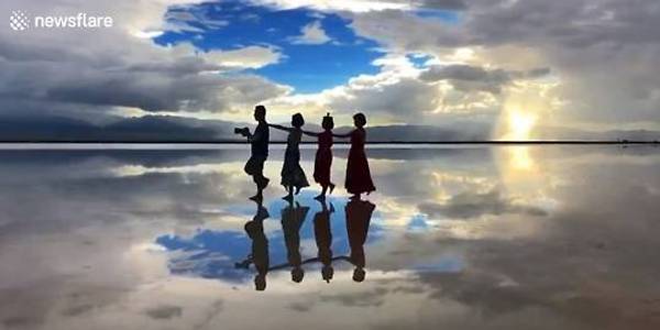 [중국] 천공의 거울이라고 불리는 관광지 『차카 염호』