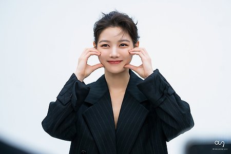 배우 김유정 '연극 셰익스피어 인 러브' 포스터 촬영 비하인드 2