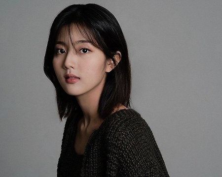 배우 신은수 '앤피오엔터테인먼트' 새 프로필 & 비하인드