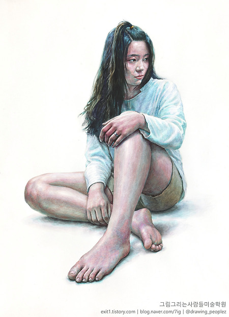 [인체·인물수채화 / 과정작] 흰색 반팔티, 베이지색 면바지를 입고 바닥에 앉은 여성
