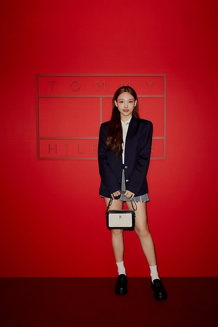 TWICE(트와이스) 나연(Nayeon) 타미 힐피거 24FW 컬렉션 패션쇼 고화질