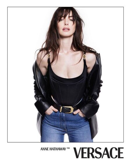 앤 해서웨이 (Anne Hathaway) '베르사체 (Versace Icons)' 2023 화보