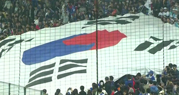 애국가가 연주되자 야유 보내는 대만 관중들