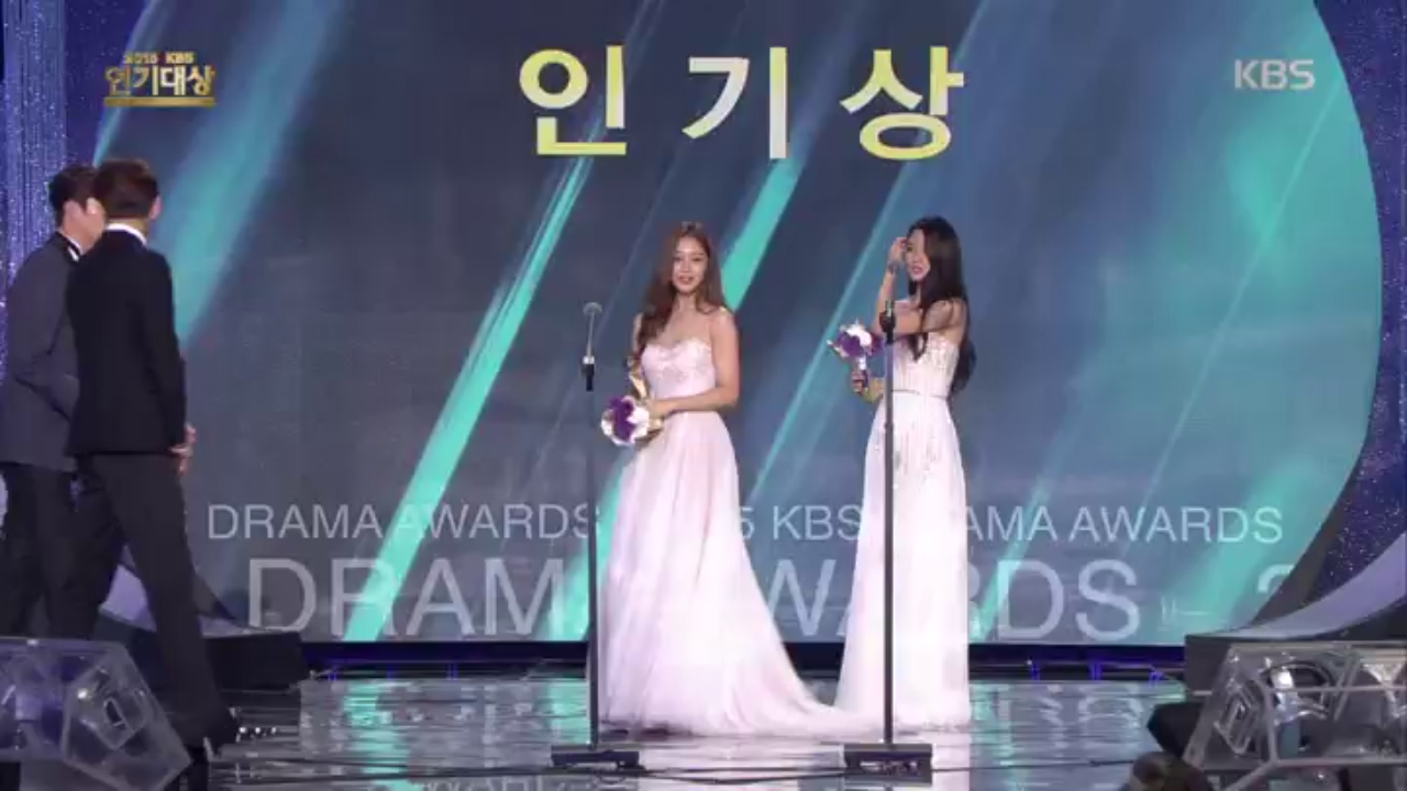  설현 여자 인기상 수상