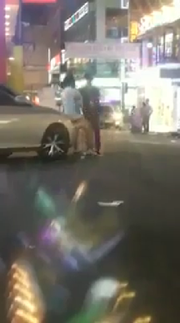  헤어지자고 휘발유 붓는 여자