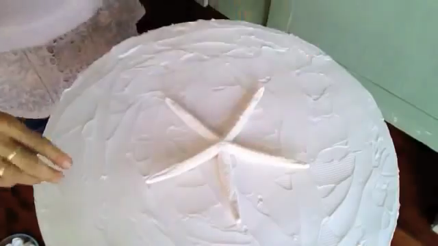  조개껍질로 만든 테이블