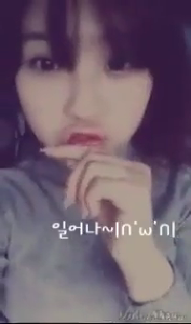  딸이 찍은 셀카 따라하는 아빠