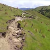 뉴질랜드 지진으로 폭 10m의 단층 균열, 드론 영상이 공개