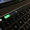 Spotify, Macbook Pro의 Touch Bar에 대응! AirPods에도...