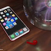 iPhone 8의 디스플레이에 포함 된 홈 버튼은 어떻게 생겼을까?