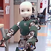 살짝 무서운..이탈리아 과학자가 개발한 아이 로봇