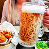 맥주 잔에 라면? 독특한 "맥주 라면"의 비주얼